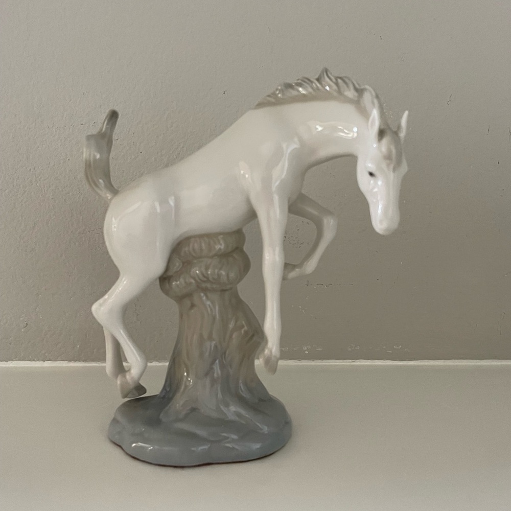 Rare euc Porceval Spain horse 7"h by 5.9"w. Porcelain. Hand painted.